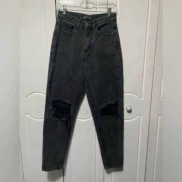 PrettyLittleThing Denim - PrettyLittleThing Black High Rise Mom Jeans Size 4
